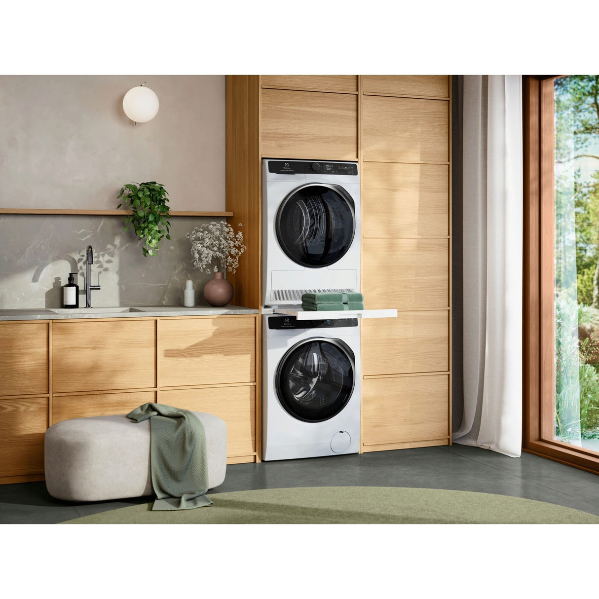 AEG - STACKING KIT - Laundry Stacking Kit with pull out shelf