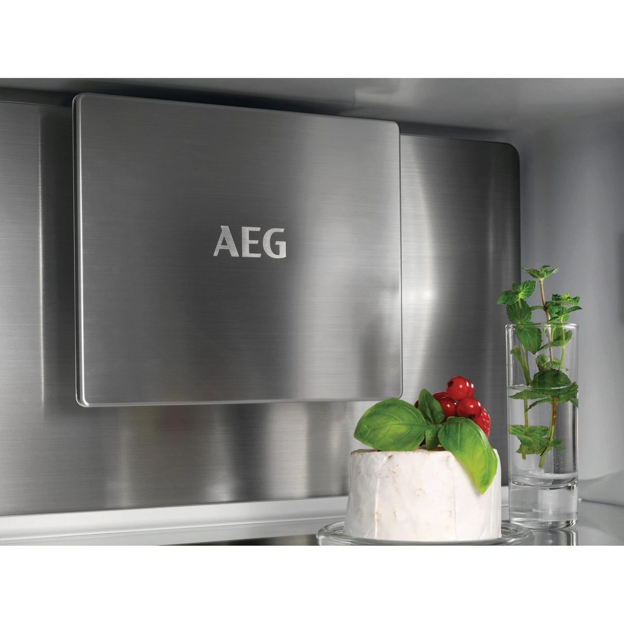 AEG - Built-in Fridge/Freezer combinations, No Frost - TSC8M189DC