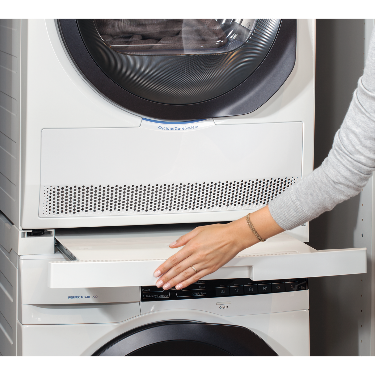 AEG - STACKING KIT - Laundry Stacking Kit with pull out shelf