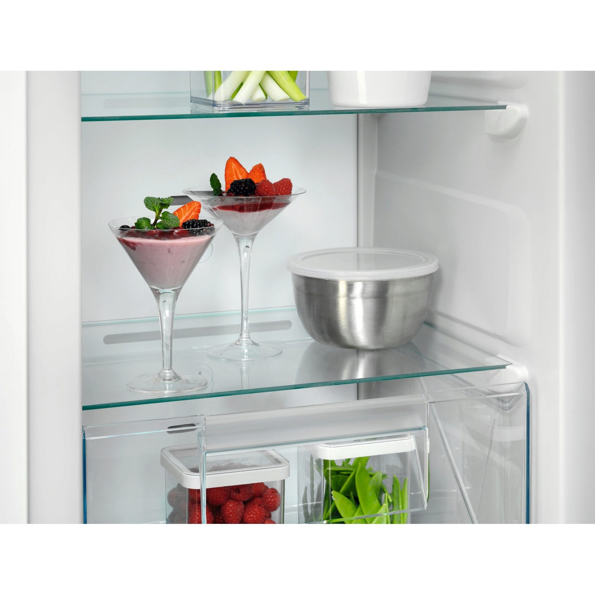 AEG - Built-in freezer, no frost. 204L, Electronic touch controls - OAB7N18CDF