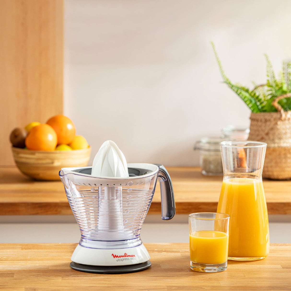 PC302B27 - MOULINEX Juicer, Vitapress 1L Citrus Press, 25W