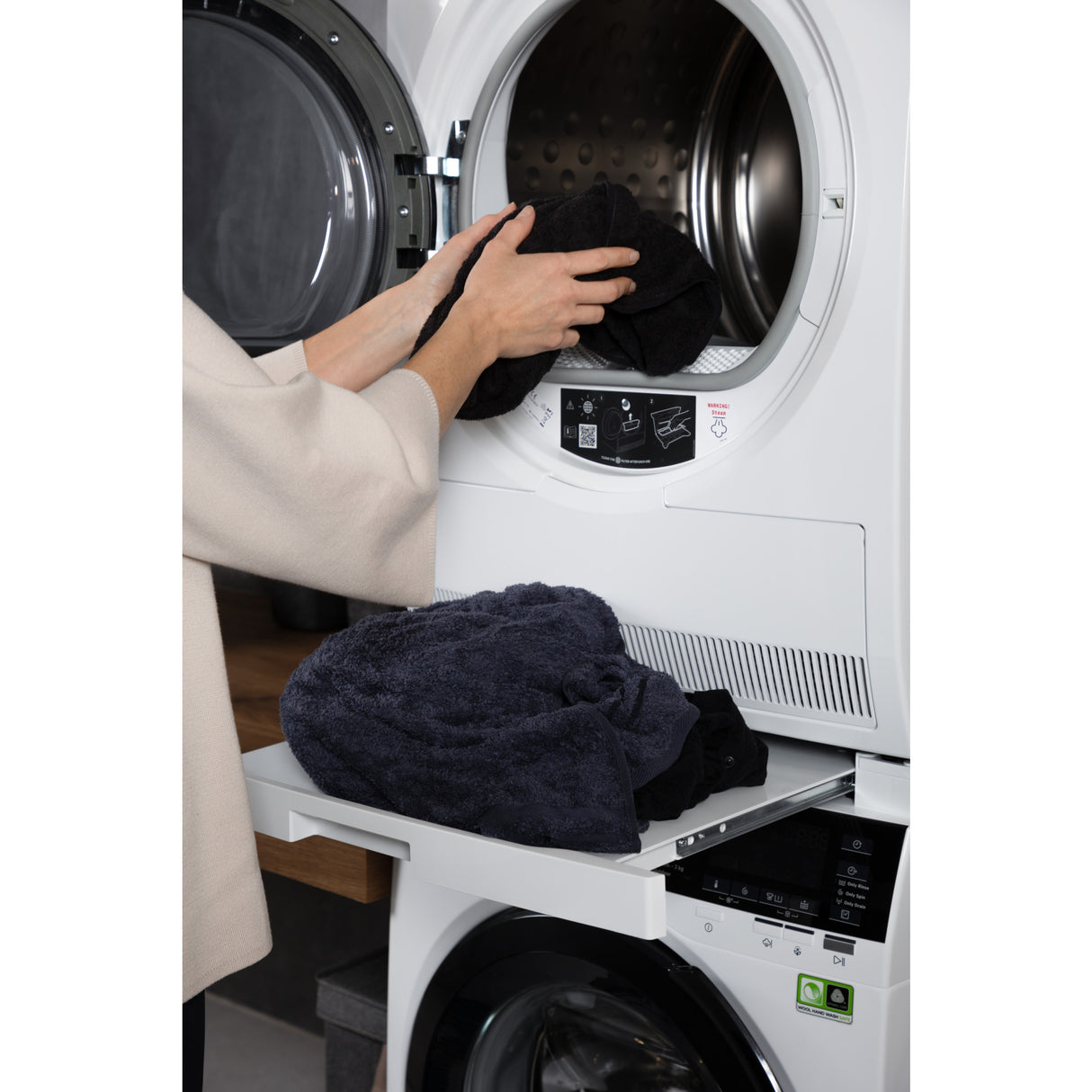 STACKING KIT (AEG) - Laundry Stacking Kit with pull out shelf